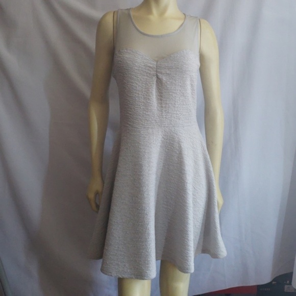 NEW GUESS Fit & Flare textured Mesh Dress SZ L - Picture 4 of 6